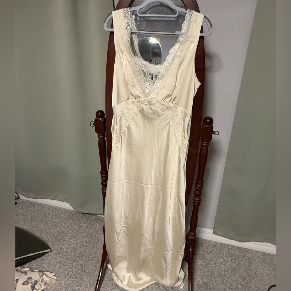 Chic Cream Backless Dress